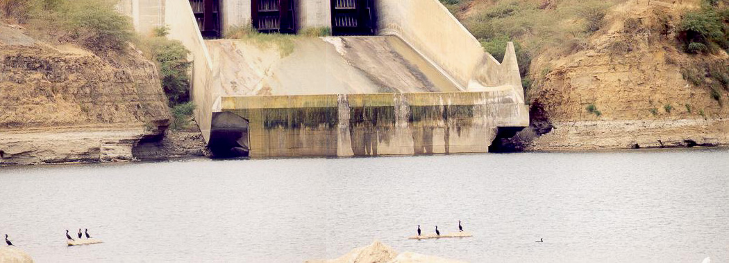 Poechos spillway, in the Chira river, Piura, Peru, showing erosion damage