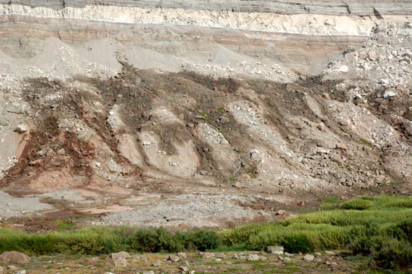 Distributed seepage at toe of valley slope, Vitor valley