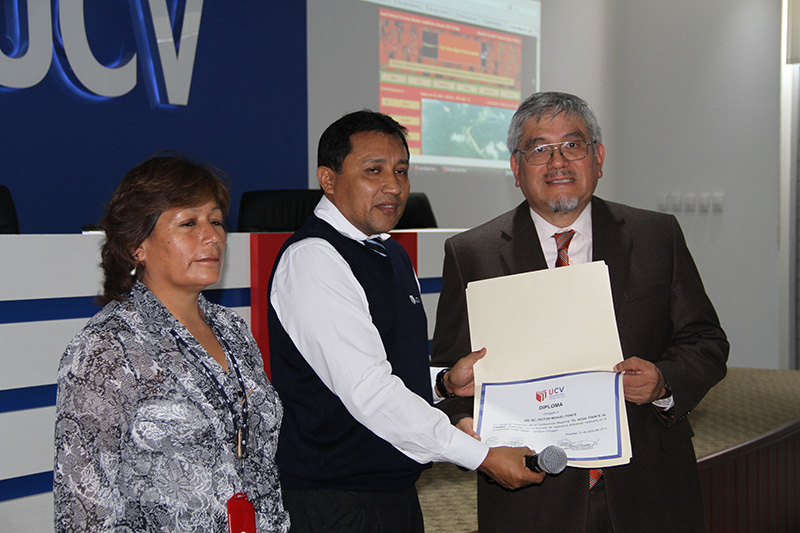 Conferencia en Universidad César Vallejo.