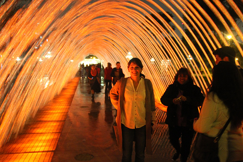 Rosa Aguilar at el parque de luces, Lima, Perú.