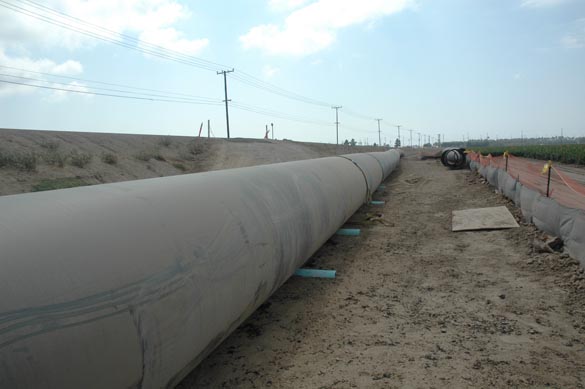 Construction of the Calleguas salinity 
management pipeline.