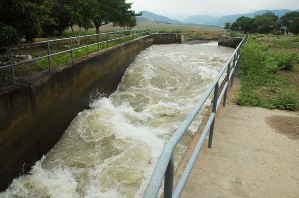 Acercamiento del 
salto hidráulico.