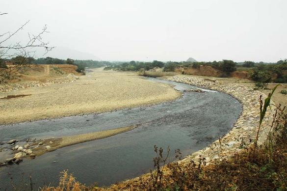 El ro La Leche desde la boca de la Quebrada Hualtacal, Lambayeque, Per